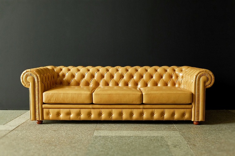 Трёхместный кожаный диван CHESTER Classic (горчичный)
