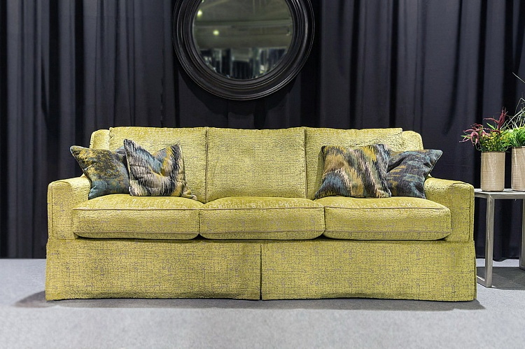 Трехместный диван CAMILLA Classic в ткани