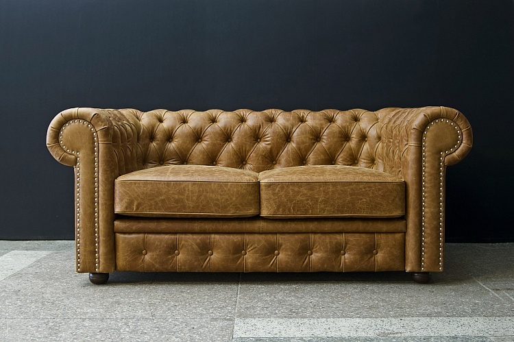Двухместный кожаный диван CHESTER Classic (горчичный)